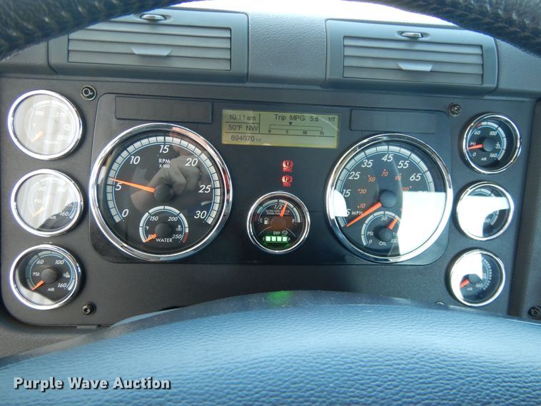 image for item GH9016 2017 Freightliner Cascadia 125 semi truck