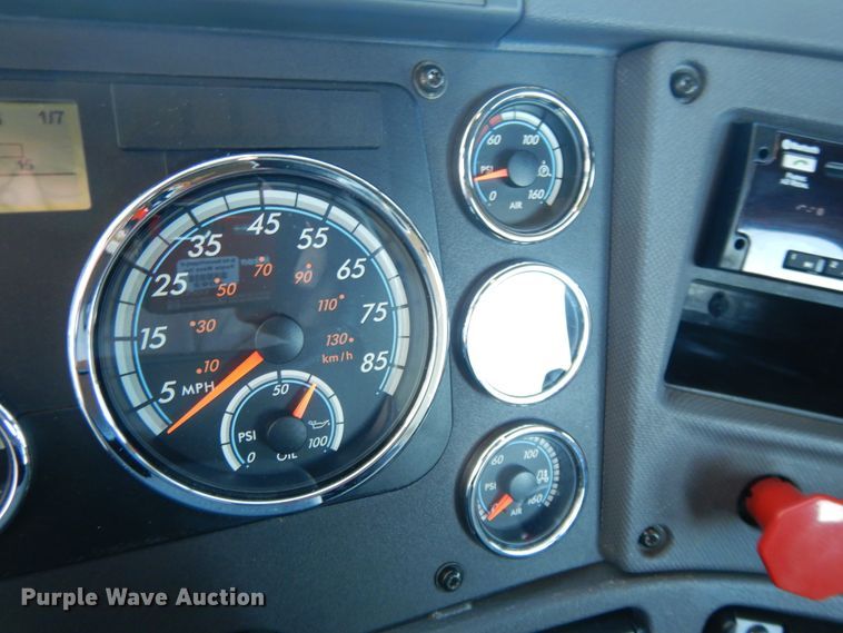 image for item GH9016 2017 Freightliner Cascadia 125 semi truck