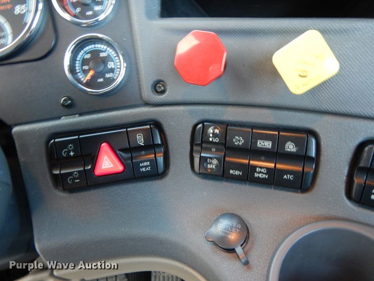 image for item GH9016 2017 Freightliner Cascadia 125 semi truck