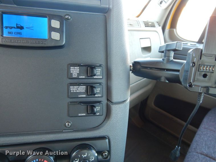 image for item GH9016 2017 Freightliner Cascadia 125 semi truck