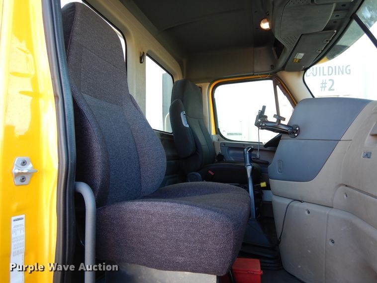 image for item GH9016 2017 Freightliner Cascadia 125 semi truck