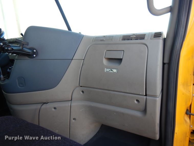 image for item GH9016 2017 Freightliner Cascadia 125 semi truck