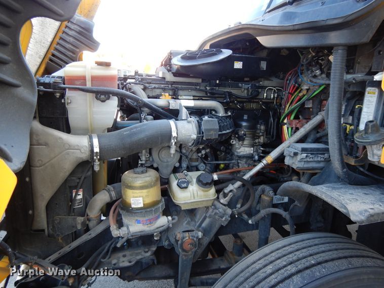 image for item GH9016 2017 Freightliner Cascadia 125 semi truck