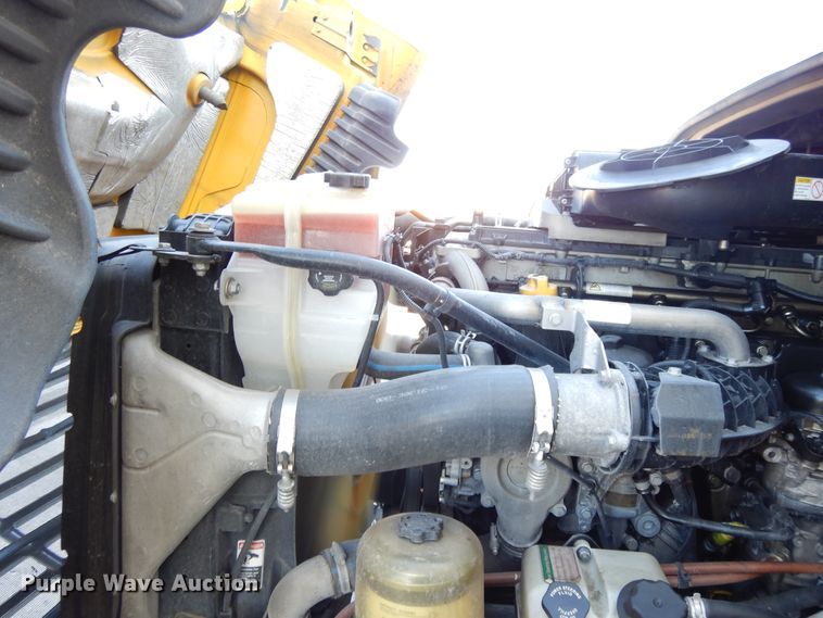 image for item GH9016 2017 Freightliner Cascadia 125 semi truck