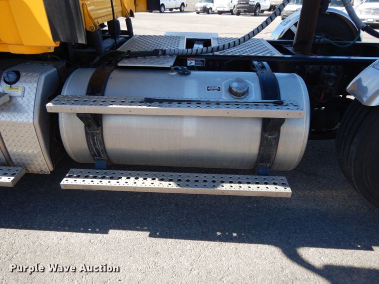 image for item GH9016 2017 Freightliner Cascadia 125 semi truck