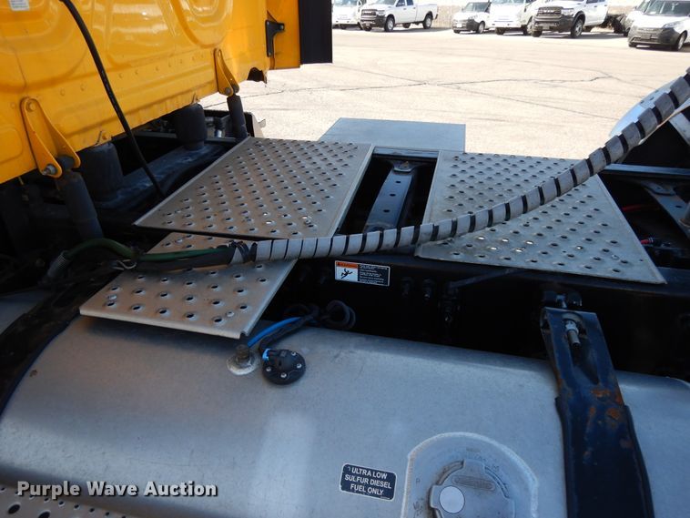 image for item GH9016 2017 Freightliner Cascadia 125 semi truck