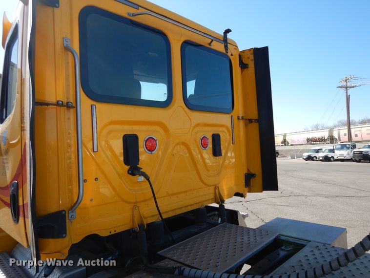 image for item GH9016 2017 Freightliner Cascadia 125 semi truck