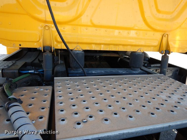 image for item GH9016 2017 Freightliner Cascadia 125 semi truck