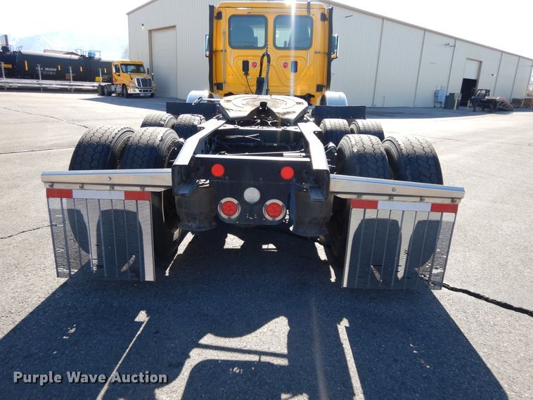 image for item GH9016 2017 Freightliner Cascadia 125 semi truck