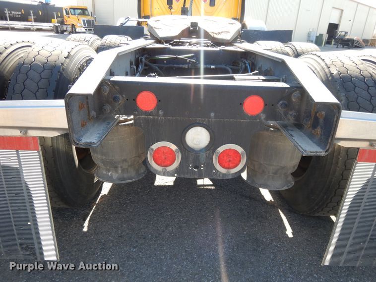 image for item GH9016 2017 Freightliner Cascadia 125 semi truck