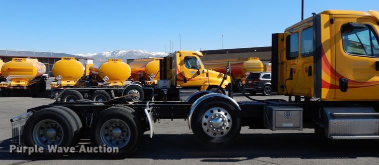 image for item GH9016 2017 Freightliner Cascadia 125 semi truck