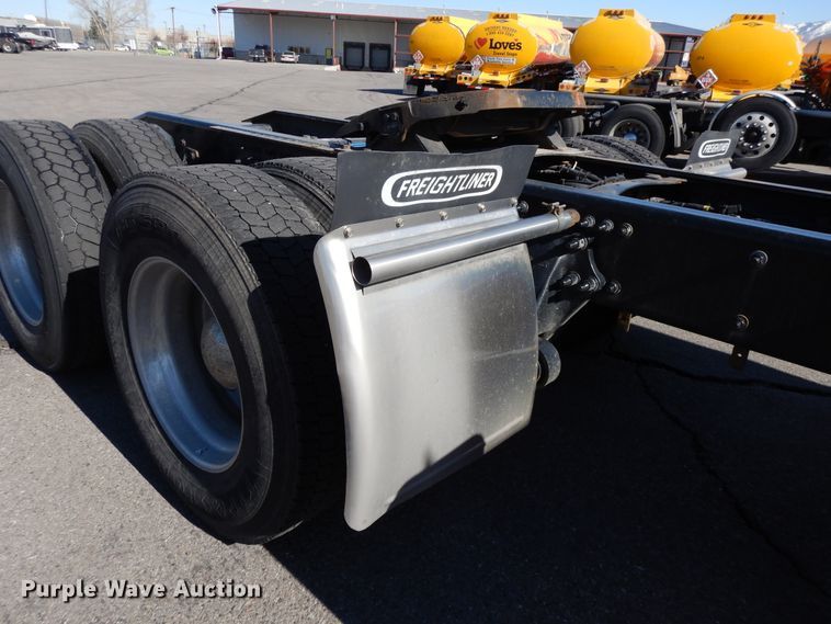 image for item GH9016 2017 Freightliner Cascadia 125 semi truck