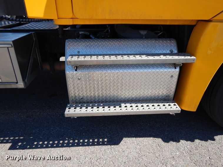 image for item GH9016 2017 Freightliner Cascadia 125 semi truck