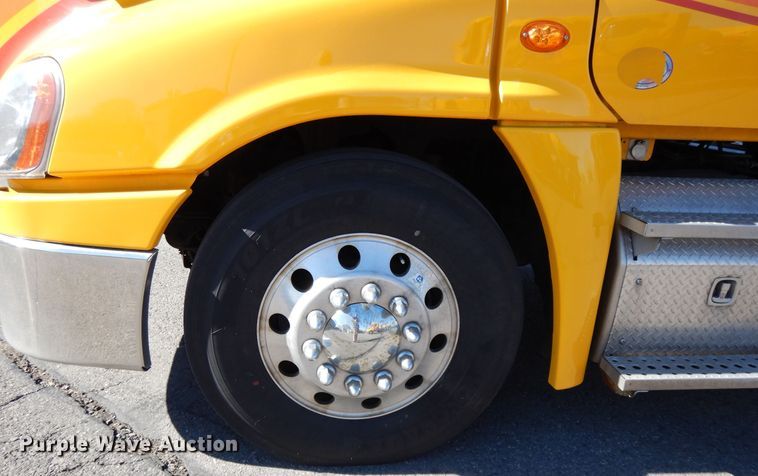 image for item GH9016 2017 Freightliner Cascadia 125 semi truck