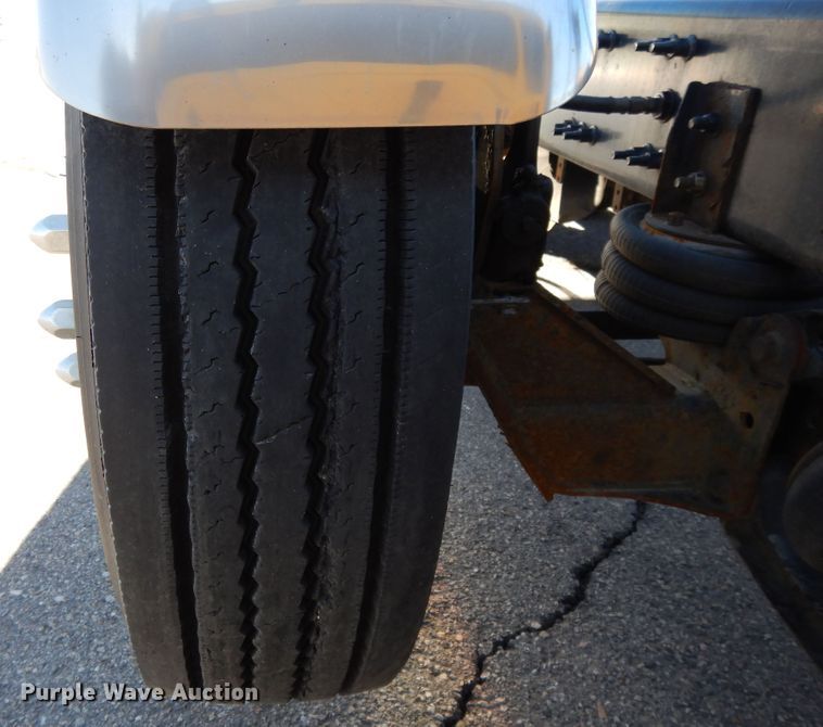 image for item GH9016 2017 Freightliner Cascadia 125 semi truck