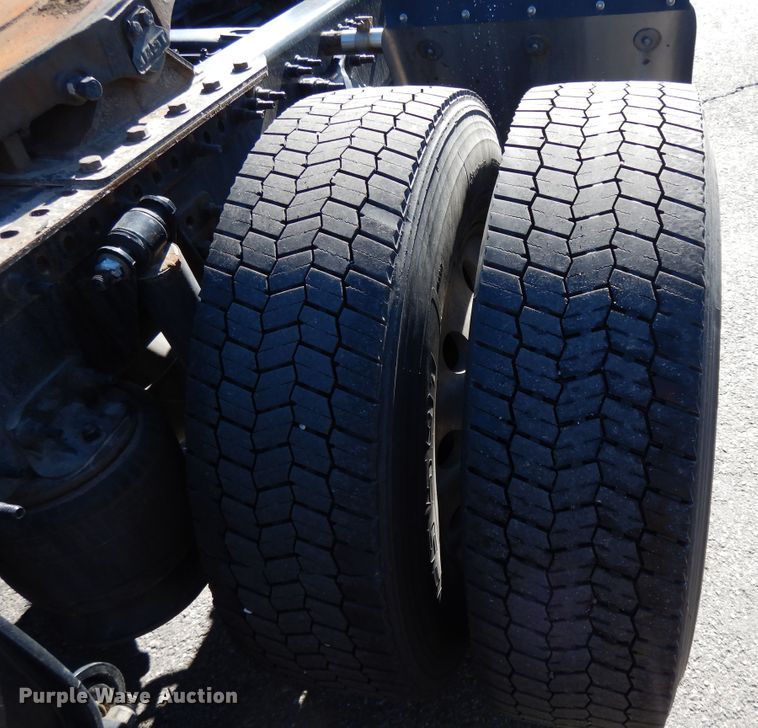 image for item GH9016 2017 Freightliner Cascadia 125 semi truck