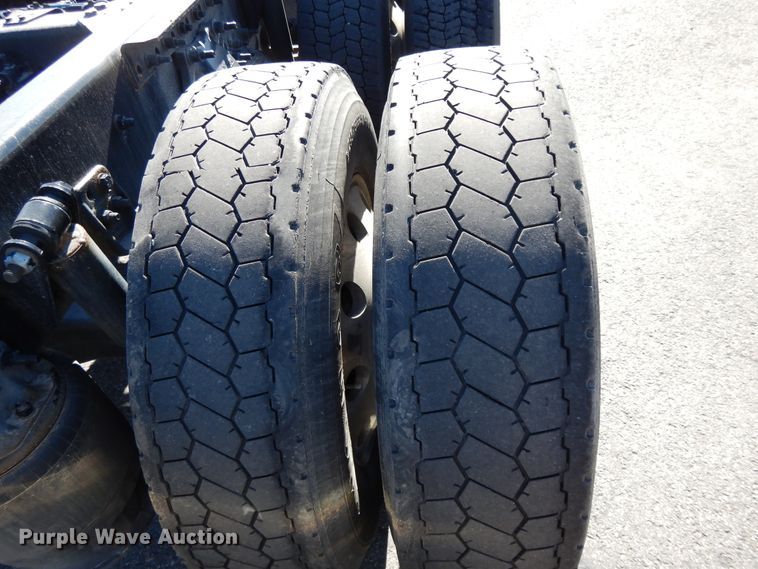 image for item GH9016 2017 Freightliner Cascadia 125 semi truck