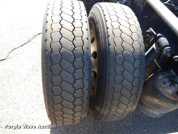 image for item GH9016 2017 Freightliner Cascadia 125 semi truck