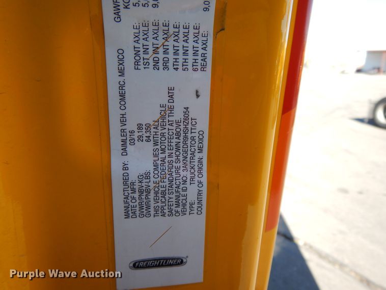 image for item GH9016 2017 Freightliner Cascadia 125 semi truck