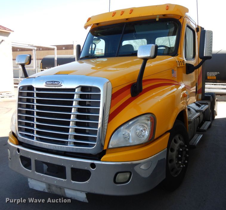 image for item GH9017 2014 Freightliner Cascadia 125 semi truck