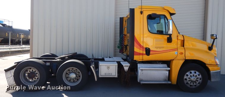 image for item GH9017 2014 Freightliner Cascadia 125 semi truck