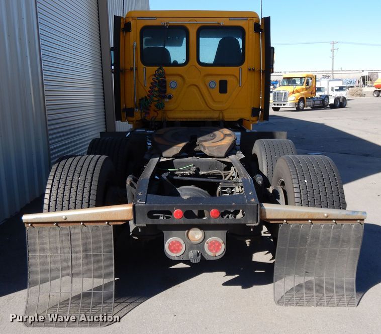 image for item GH9017 2014 Freightliner Cascadia 125 semi truck