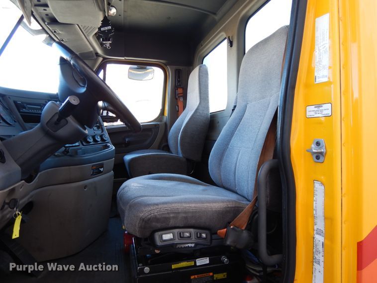 image for item GH9017 2014 Freightliner Cascadia 125 semi truck