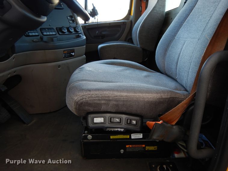 image for item GH9017 2014 Freightliner Cascadia 125 semi truck