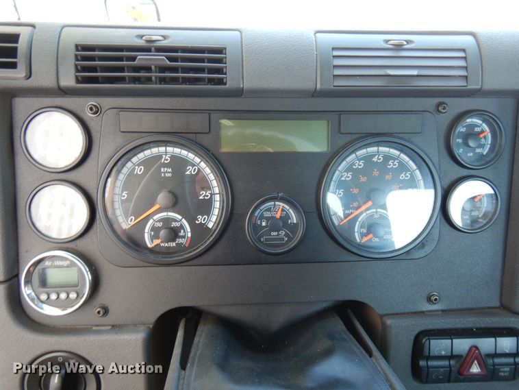 image for item GH9017 2014 Freightliner Cascadia 125 semi truck