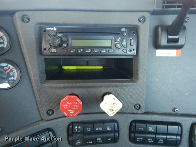 image for item GH9017 2014 Freightliner Cascadia 125 semi truck