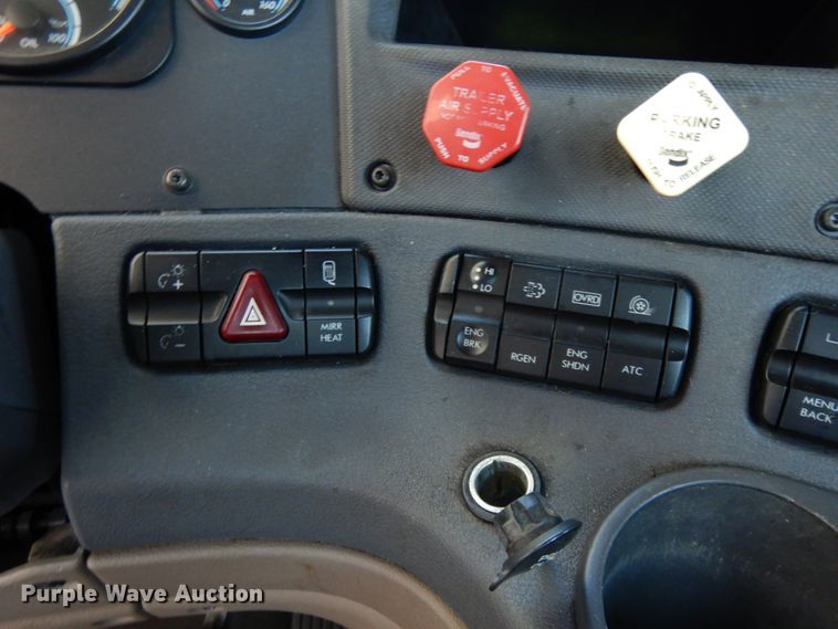 image for item GH9017 2014 Freightliner Cascadia 125 semi truck