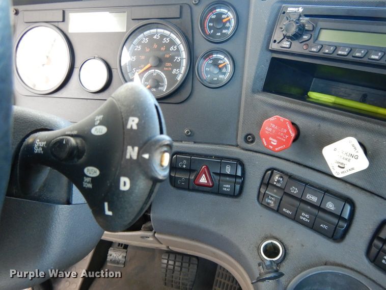 image for item GH9017 2014 Freightliner Cascadia 125 semi truck