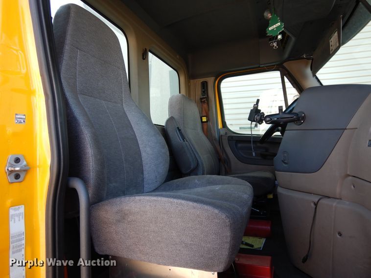 image for item GH9017 2014 Freightliner Cascadia 125 semi truck