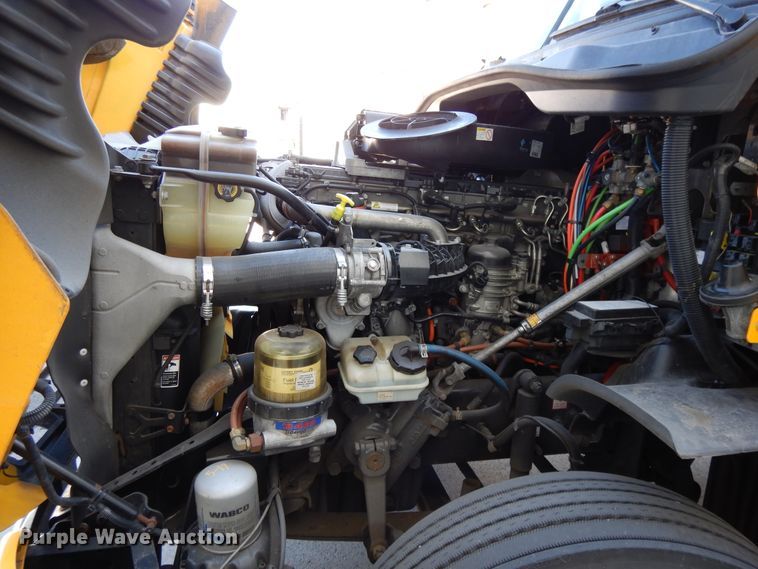 image for item GH9017 2014 Freightliner Cascadia 125 semi truck