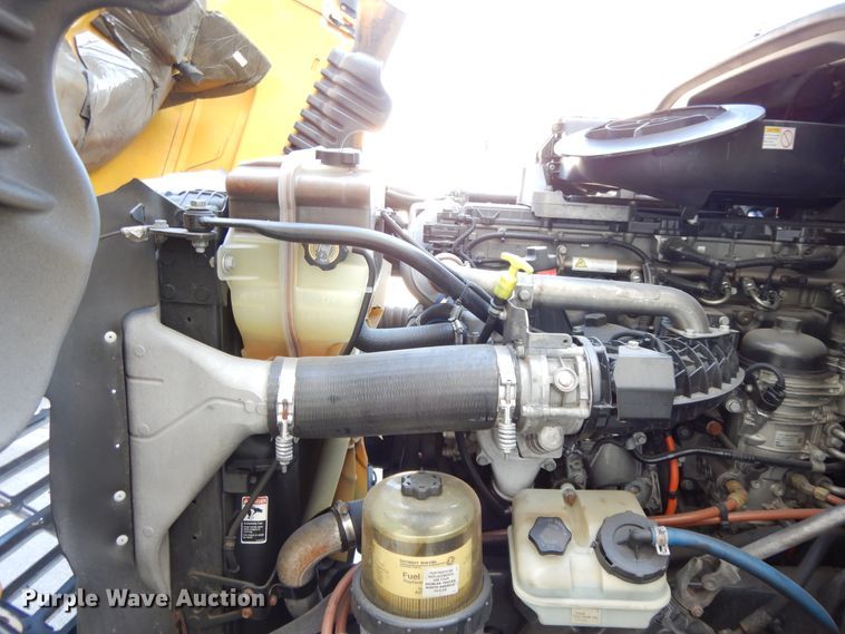 image for item GH9017 2014 Freightliner Cascadia 125 semi truck