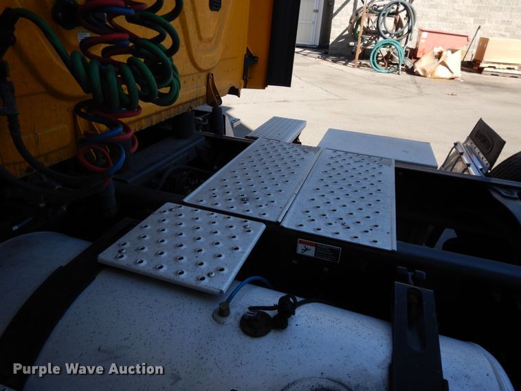 image for item GH9017 2014 Freightliner Cascadia 125 semi truck