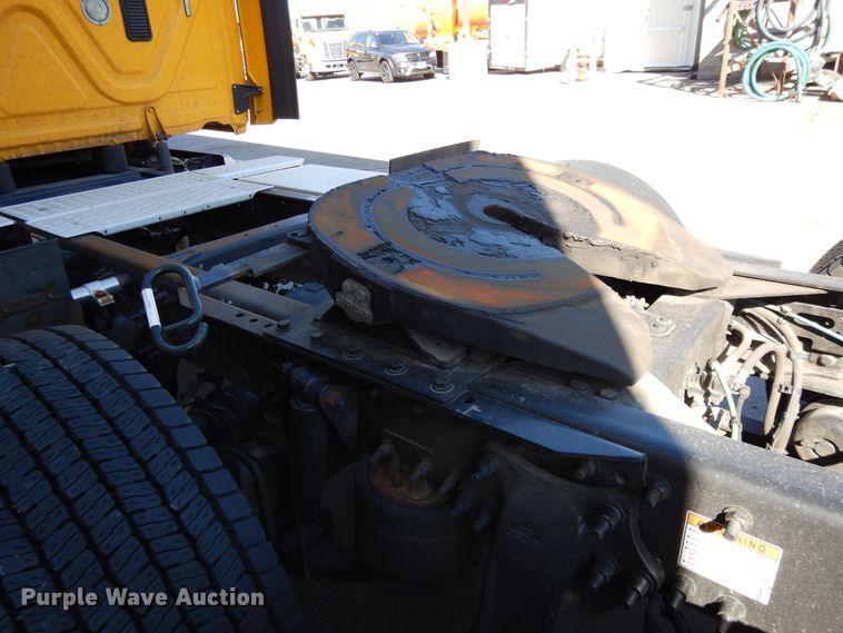 image for item GH9017 2014 Freightliner Cascadia 125 semi truck