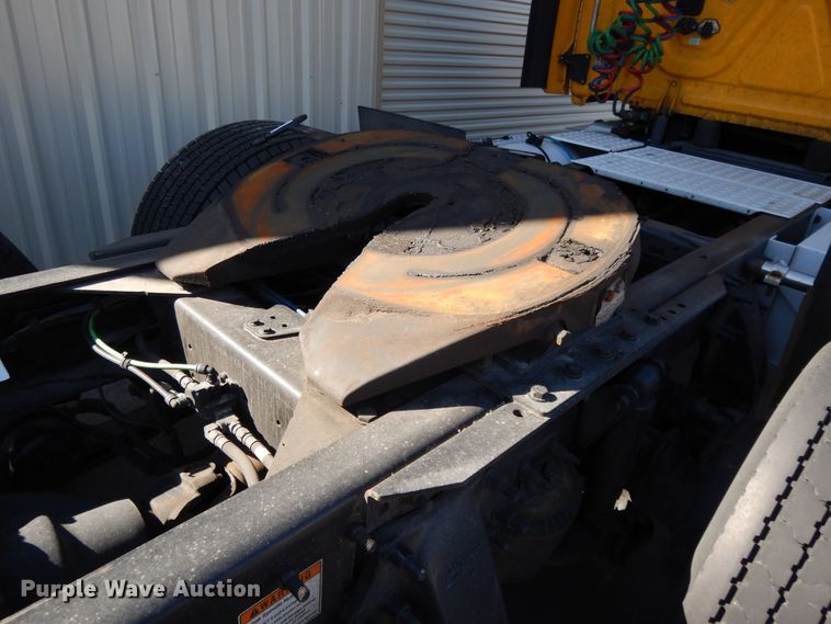 image for item GH9017 2014 Freightliner Cascadia 125 semi truck