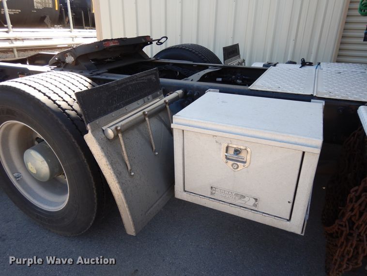 image for item GH9017 2014 Freightliner Cascadia 125 semi truck