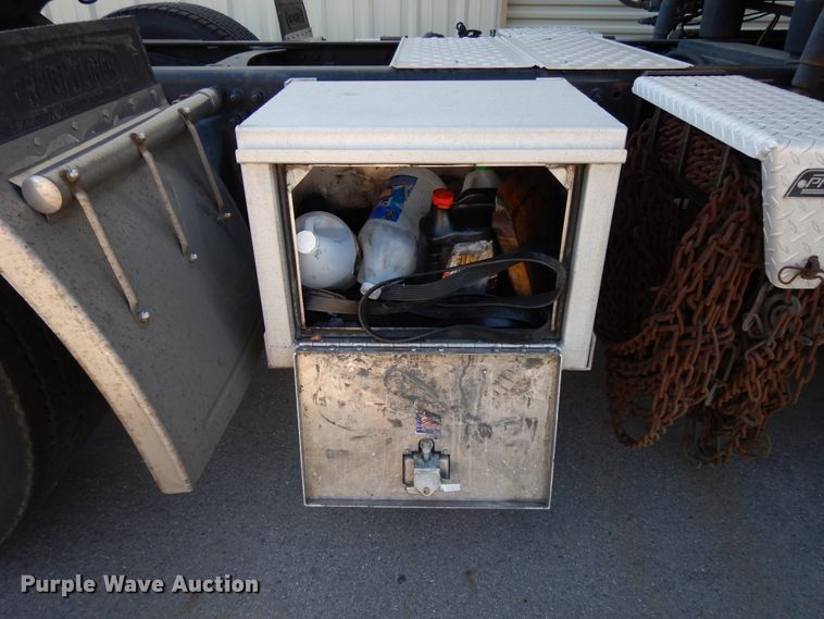 image for item GH9017 2014 Freightliner Cascadia 125 semi truck