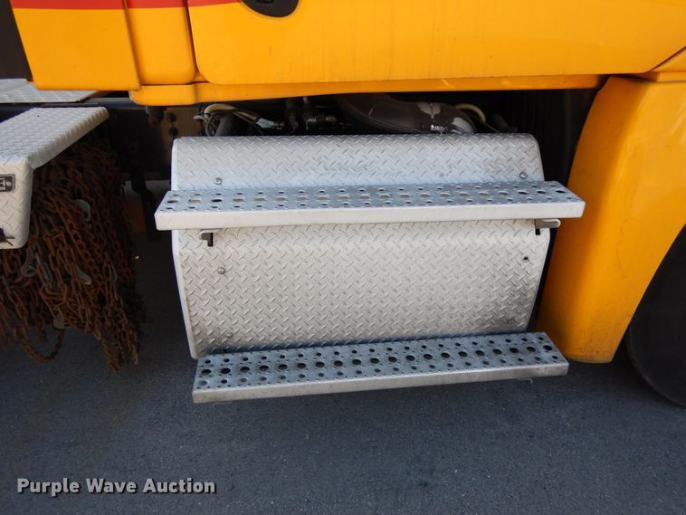 image for item GH9017 2014 Freightliner Cascadia 125 semi truck