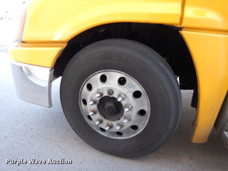 image for item GH9017 2014 Freightliner Cascadia 125 semi truck