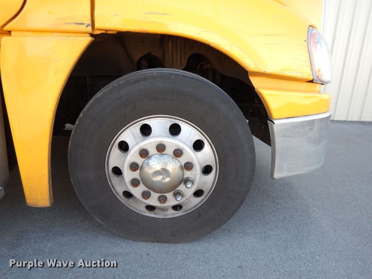 image for item GH9017 2014 Freightliner Cascadia 125 semi truck