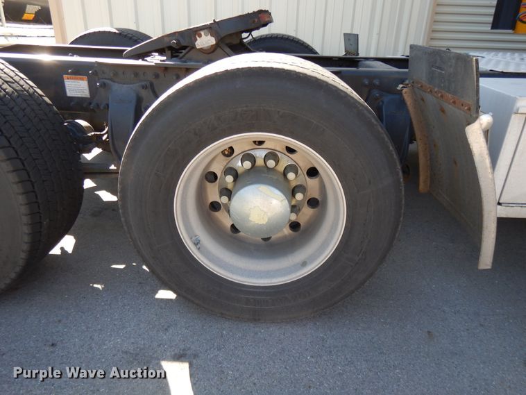 image for item GH9017 2014 Freightliner Cascadia 125 semi truck