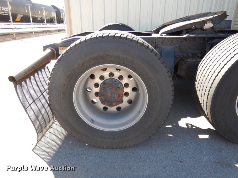 image for item GH9017 2014 Freightliner Cascadia 125 semi truck