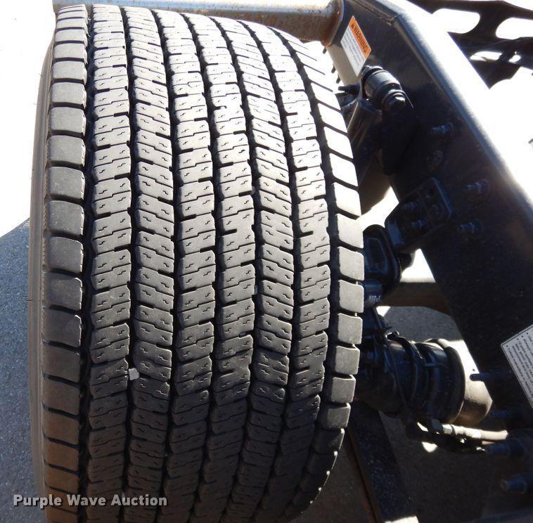 image for item GH9017 2014 Freightliner Cascadia 125 semi truck