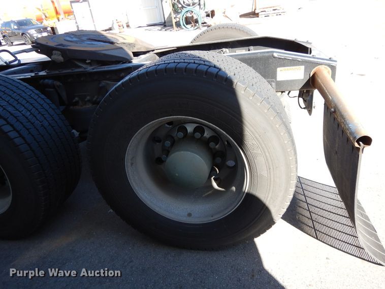 image for item GH9017 2014 Freightliner Cascadia 125 semi truck