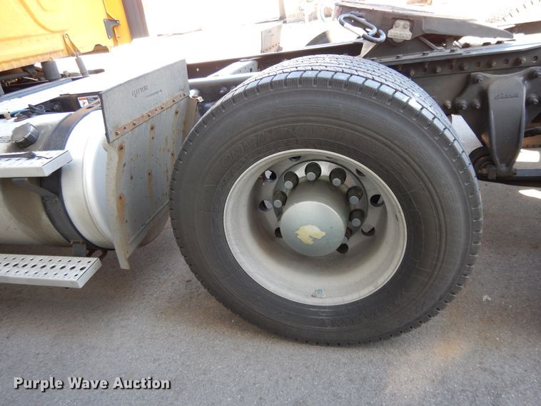 image for item GH9017 2014 Freightliner Cascadia 125 semi truck