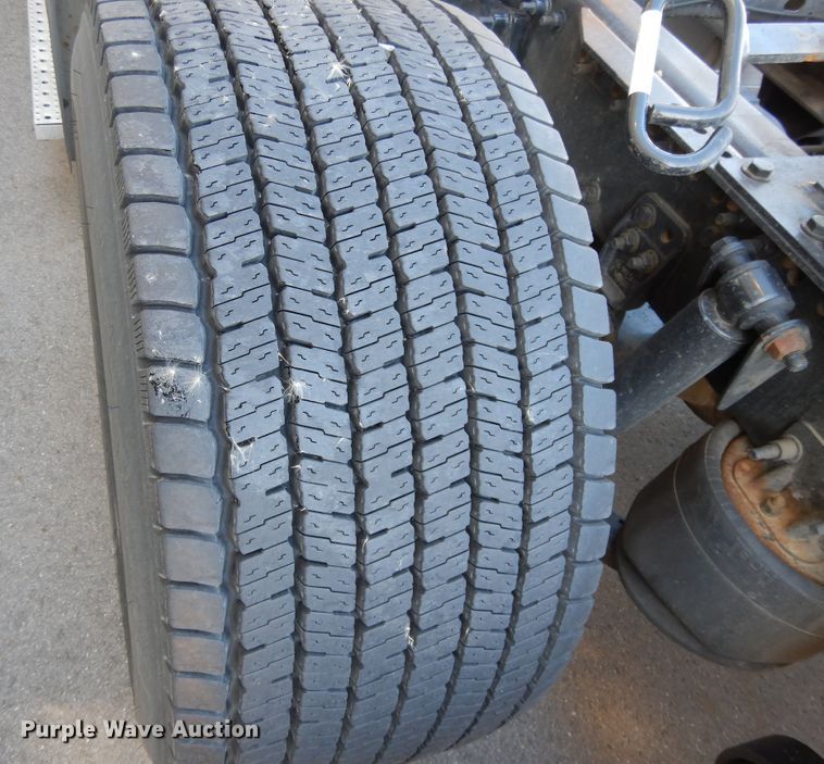 image for item GH9017 2014 Freightliner Cascadia 125 semi truck