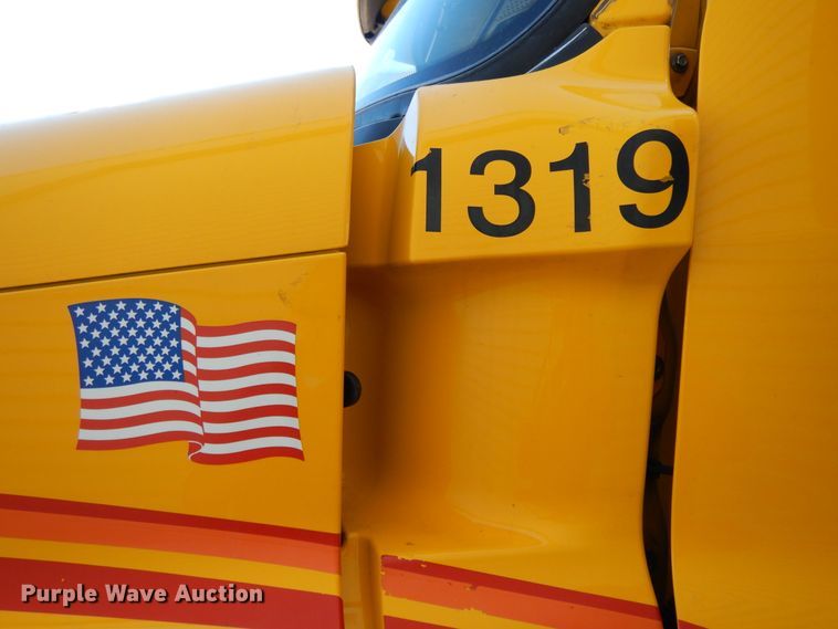 image for item GH9017 2014 Freightliner Cascadia 125 semi truck